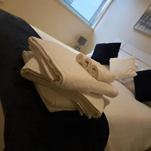 Comfy Spacious In Canary Wharf Apartment London