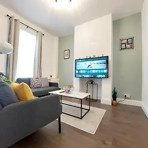 Apartment A New Near Centre Titanic And Bus Stop Cozy At Amber, Belfast