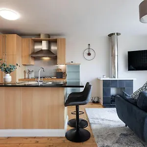 Apartment Modern Penthouse 2 Bed, 2 Bath Sleeps 6 Centre, Belfast