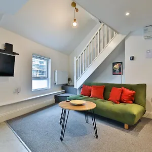 Stayright Cosy Mezzanine Flat In Vibrant Area - Walking Distance To Central Apartment Cardiff